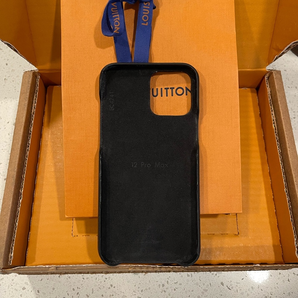 Authentic Louis Vuitton Bumper Pallas iPhone 12 & 13 Pro Max Wallet Case - Picture 7 of 10